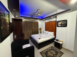 Hotel The NAS Residence，位于Ābdullāpur的酒店