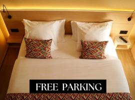 斯坦德客栈餐厅酒店，位于佛里茨的带停车场的酒店