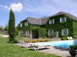 Domaine du Château la Rhue grand espace piscine，位于罗卡马杜尔的酒店