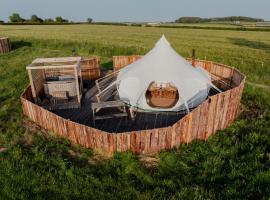 Bamburgh Under Canvas，位于巴姆博格的酒店