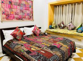 Thar Tribe Hostel Jaisalmer，位于斋沙默尔的豪华帐篷营地