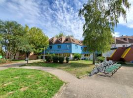 Auberge de Jeunesse HI Strasbourg 2 Rives，位于斯特拉斯堡的酒店