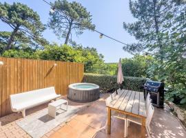 Appt privé / piscine jacuzzi / 10 min à pied de la plage，位于派拉索梅的酒店
