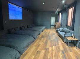 Black Penthouse Naha 最大12名宿泊可 118平米 国際通り沿い 牧志駅 徒歩5分，位于那霸的酒店