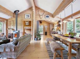 Log Cabin Near Mariager Fjord，位于海松的酒店