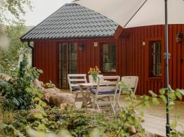 Quaint Barn Nestled Between Sea And Forest，位于巴斯塔德的酒店