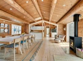 Log House Close To The Sea And Coastal Towns，位于Græsted的酒店