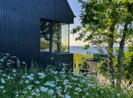 Beach-Close Summer House With Panoramic View，位于Allingåbro的酒店