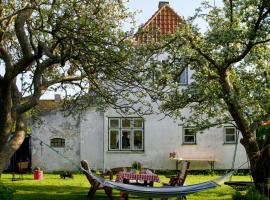 Former Railway Worker's House By Kragenæs Harbour，位于Torrig的酒店