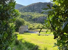 Little Heaven shepherds hut，位于格伦加里夫的酒店