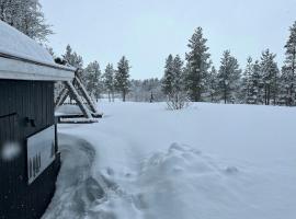 Cabin With Mountain View Near Lake Totak，位于Rauland的酒店