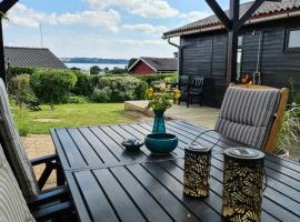 Charming Summer House Near Beach，位于奥本罗的酒店