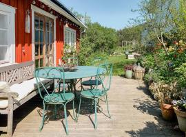 Rural Charm Modern Meets Traditional Style，位于Onsala的酒店