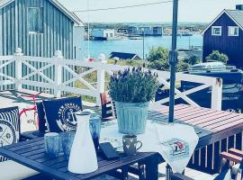 Charming Southern Norway Idyll On Trøndelag Coast，位于Sula的酒店