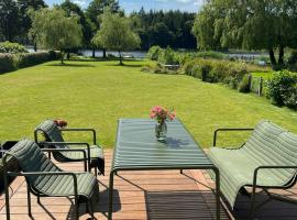 Lakeside House With Private Pier At Ry Møllesø，位于瑞伊的酒店