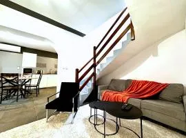 Le Grey - By BEST KEYS - Maison Duplex Moderne - Entièrement Climatisé - Centre Ville - Smart TV - Machine à Café Nespresso - WiFi Fibre - Check-in Autonome - Parking Gratuit à Proximité