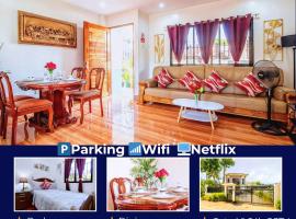 Home Away From Home 2BR Apartment 6 Minutes Drive to Grand Mall WiFi, Netflix & Free Parking，位于Liloan的酒店