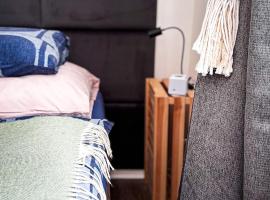 Remote Work Friendly Zahradní apartmán u jezera，位于斯塔勒斯普拉维的酒店