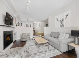 Blue Mountain Haus - Private Patio - Walk to Blue，位于蓝山的乡村别墅