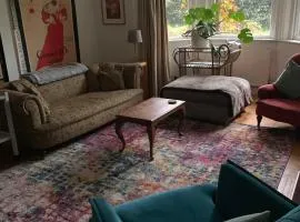 Large flat with garden view near Bath centre