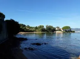 Maisonnette 2 minutes pied plage