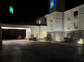 Wingate by Wyndham I-81 Exit 101- Newly Renovated，位于Dublin的酒店