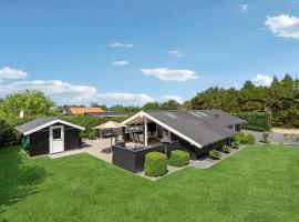 Amazing Home In Tarm With Kitchen，位于察姆的酒店