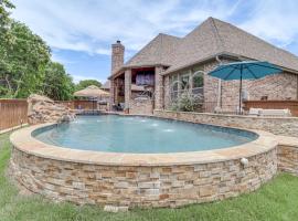 $Million Memories, New Pool and Spa Mansfield Gem!，位于曼斯菲尔德的酒店