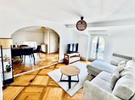 Historic House - Montreux - Lake & Mountains - BBQ，位于埃格勒的酒店