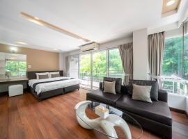 Story At Bangkok- 211 Studio with Balcony，位于Khlong Toei的酒店