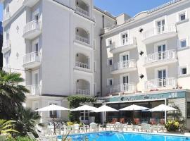 Cevoli Hotel and Apartament，位于卡托利卡的酒店