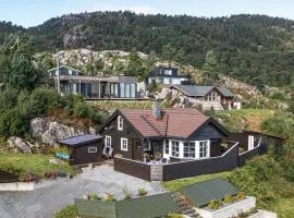Peaceful Cabin In Skrabbavikjå With Fjord View