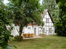 Old Stewards Home Surrounded By Nature，位于马里博的酒店