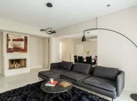 Elegant 3BD Seaside Villa With Sea View In Vari