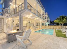 Casa Playa- Luxury Pool Home, 36' Dock，位于马拉松的酒店