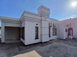 Kimberland Guesthouse Block 8，位于哈博罗内的酒店