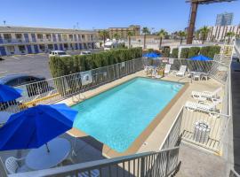 Motel 6 Las Vegas, NV – I-15 Stadium，位于拉斯维加斯的酒店