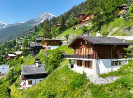 Chalet Les Clarines by Interhome，位于格里门茨的酒店