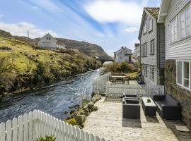 Traditional House With Personal Decor，位于Hauge的酒店