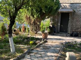 Gardeni Small，位于Garni的酒店