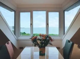 Headlands Hideaway