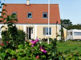 Cottage With Nostalgic Fisherman's House Vibe，位于Gørlev的酒店