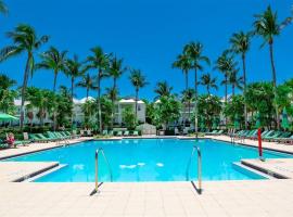 Indigo Reef #5 - Tarpon Terrace - Luxury Waterfront Villa, 31' Dock，位于马拉松的酒店