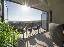 Modern Holiday Home With Sea View In Borhaug，位于Borhaug的酒店