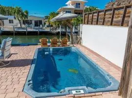 Paradise Cove - Waterfront Private Pool Home, 2 Mins to Open Gulf, 60' Dock