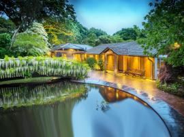 Pinetum Garden Cottages，位于圣奥斯特尔的度假屋
