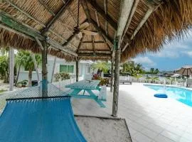 Refuge on the Reef - Luxury Waterfront Pool Home, 75' Dpck
