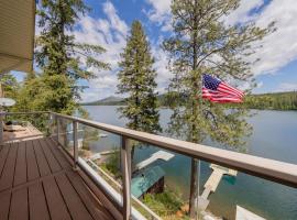 Loon Lakeside Dockside Retreat，位于Loon Lake的酒店