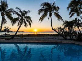 Sunsets in Paradise - Private Direct Waterfront Pool Home, 22' Dock，位于马拉松的酒店