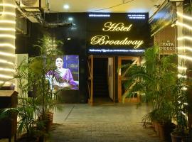Hotel Broadway，位于钱德加尔的酒店